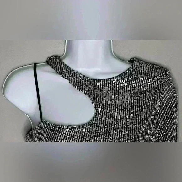Jaidi Sequins Asymmetrical Top in Silver (494) - Picture 6 of 11
